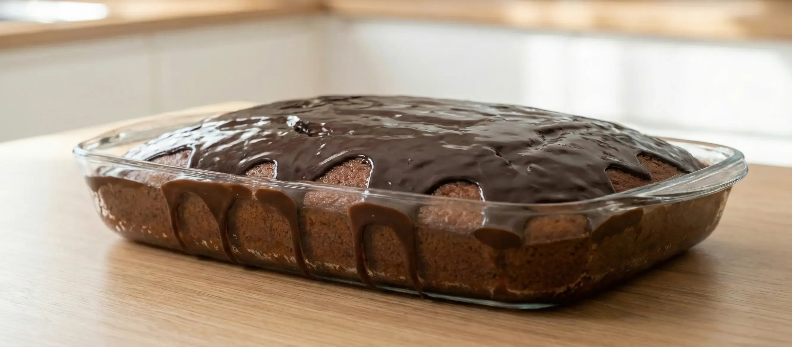 Sünger Gibi Keki Bol Çikolata Sosuyla Ağlayan Pasta Tarifi