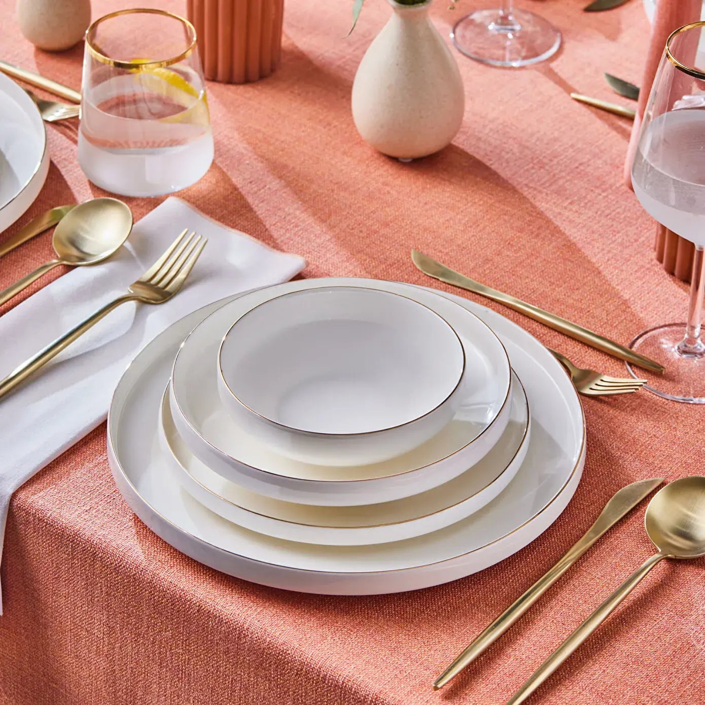 Beyaz Yemek Takımı