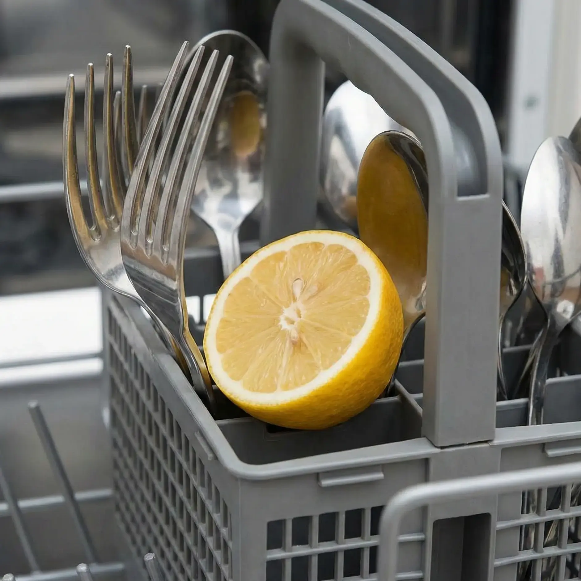 Limon İle Bardak Parlatma