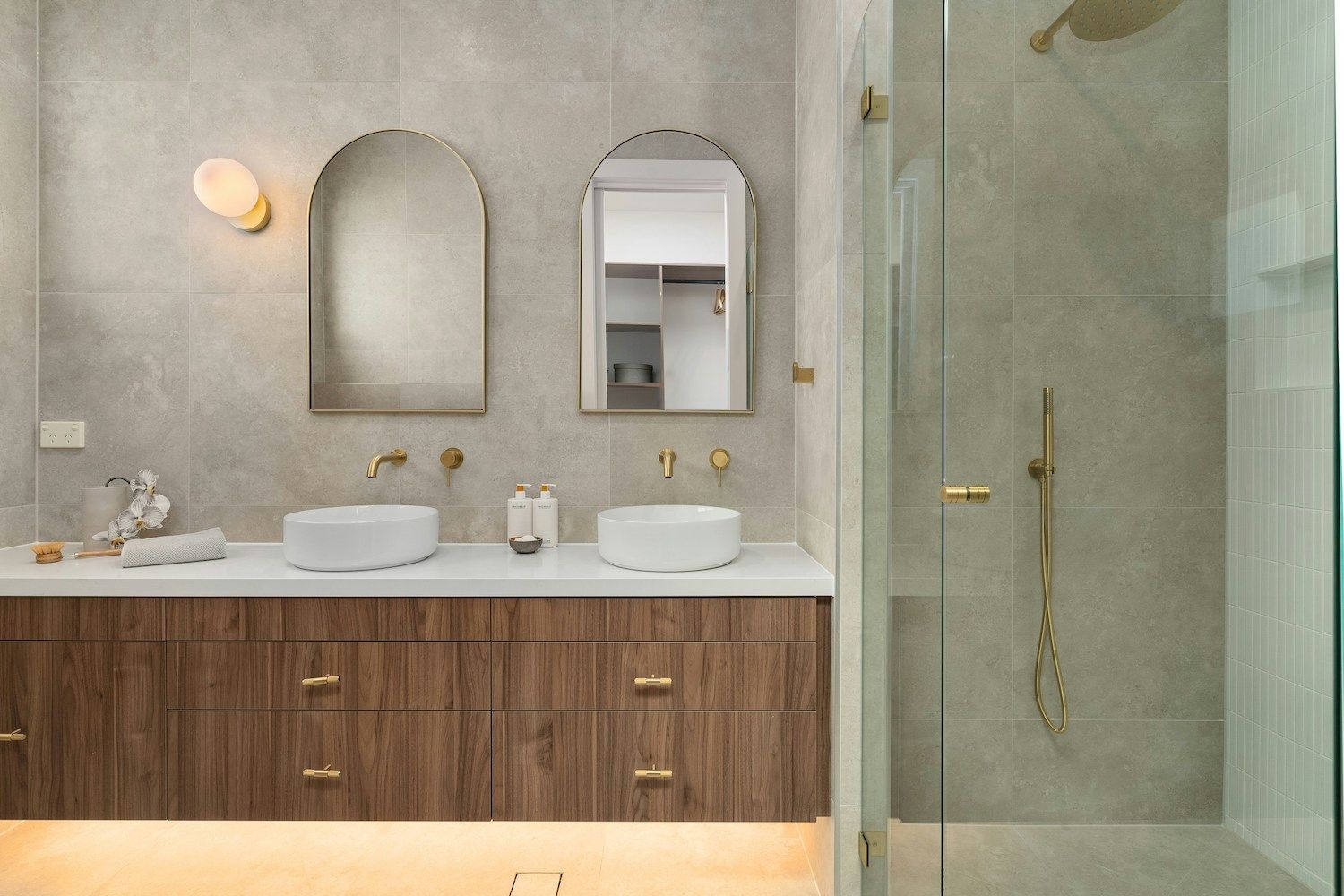 Banyo Seti Seçimi: Sabunluk, Fırçalık ve Aksesuarlarla Banyonuzu Dönüştürün