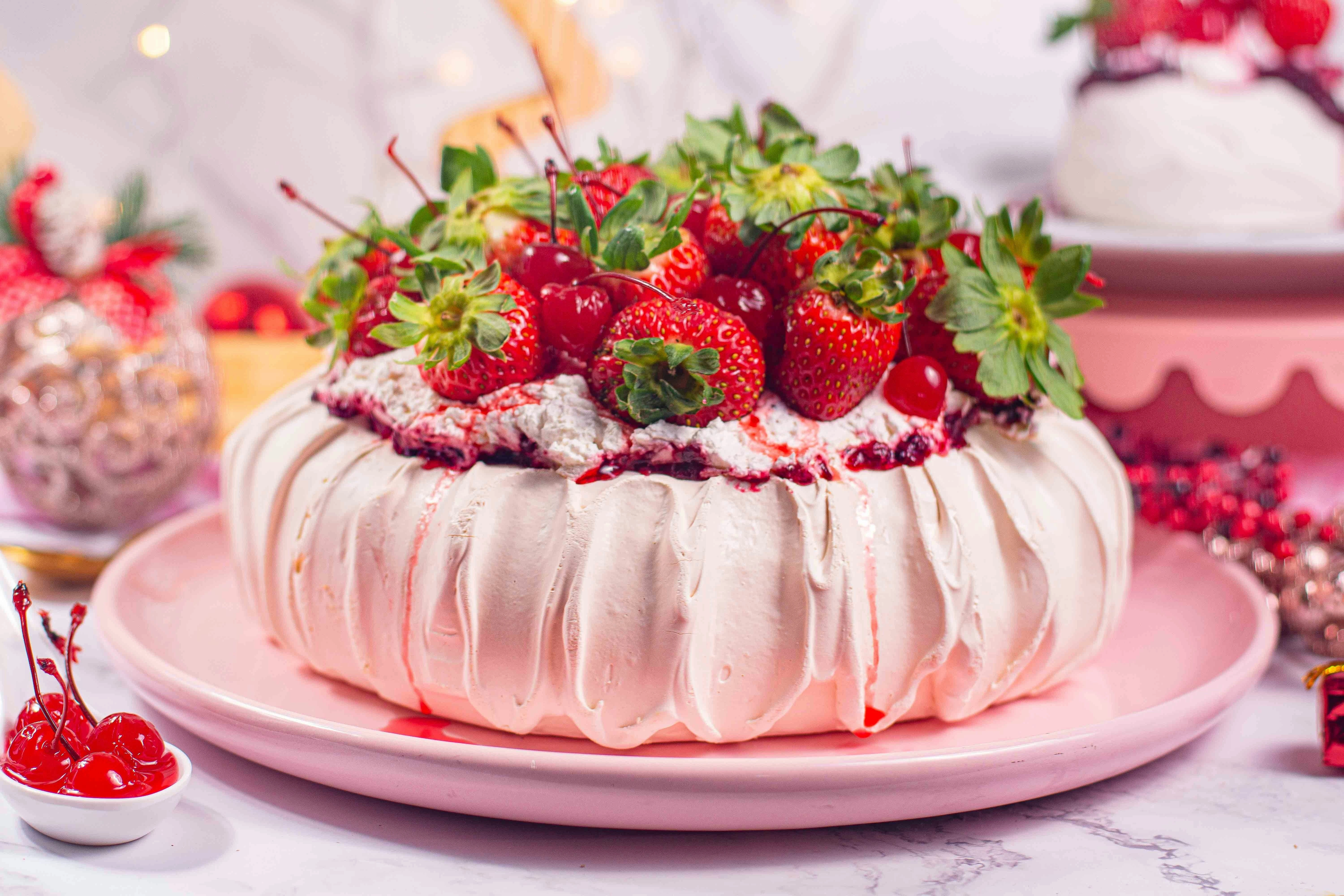 Pavlova Tarifi: Dışı Çıtır İçi Yumuşak Beze Tatlısı