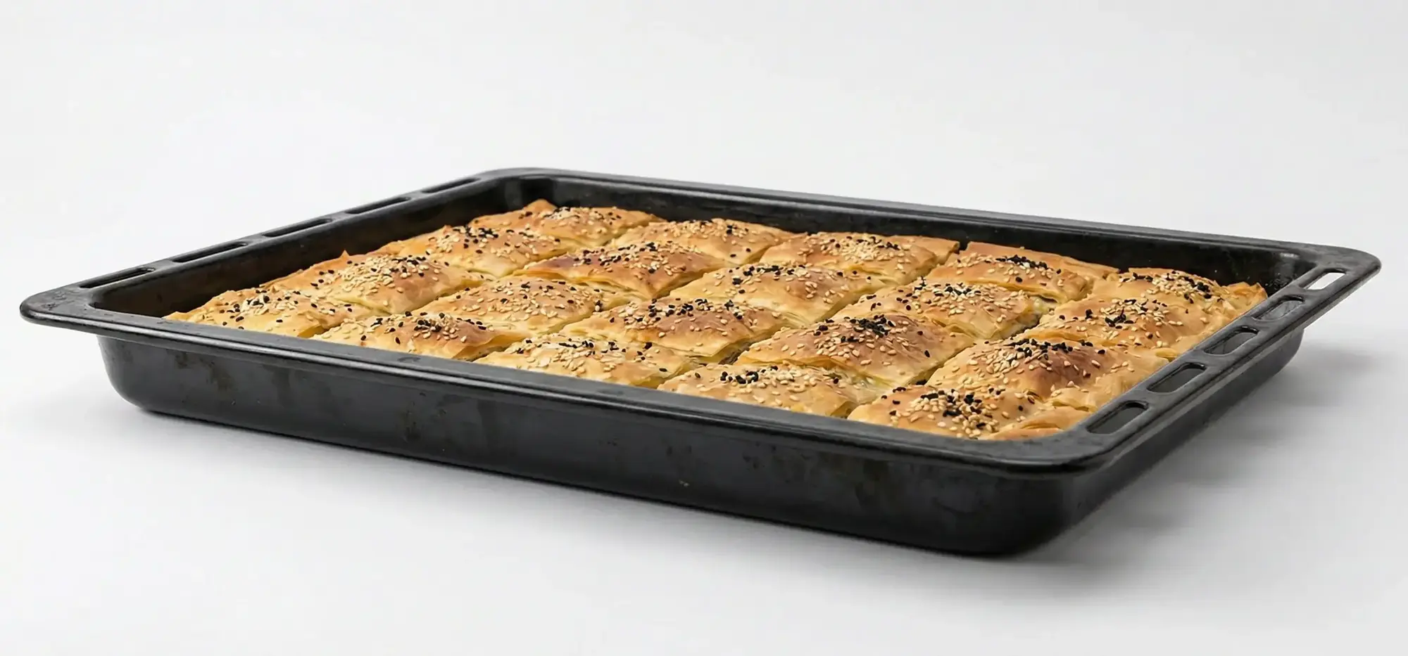 Dışı Nar Gibi Kızarmış İçi Yumuşak Pırasalı Börek Tarifi