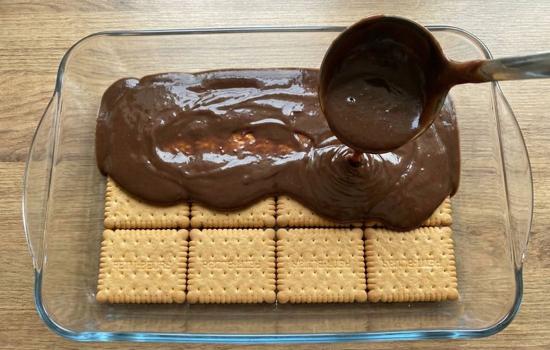 Ev Yapımı Pudingli Bisküvili Pasta Tarifi