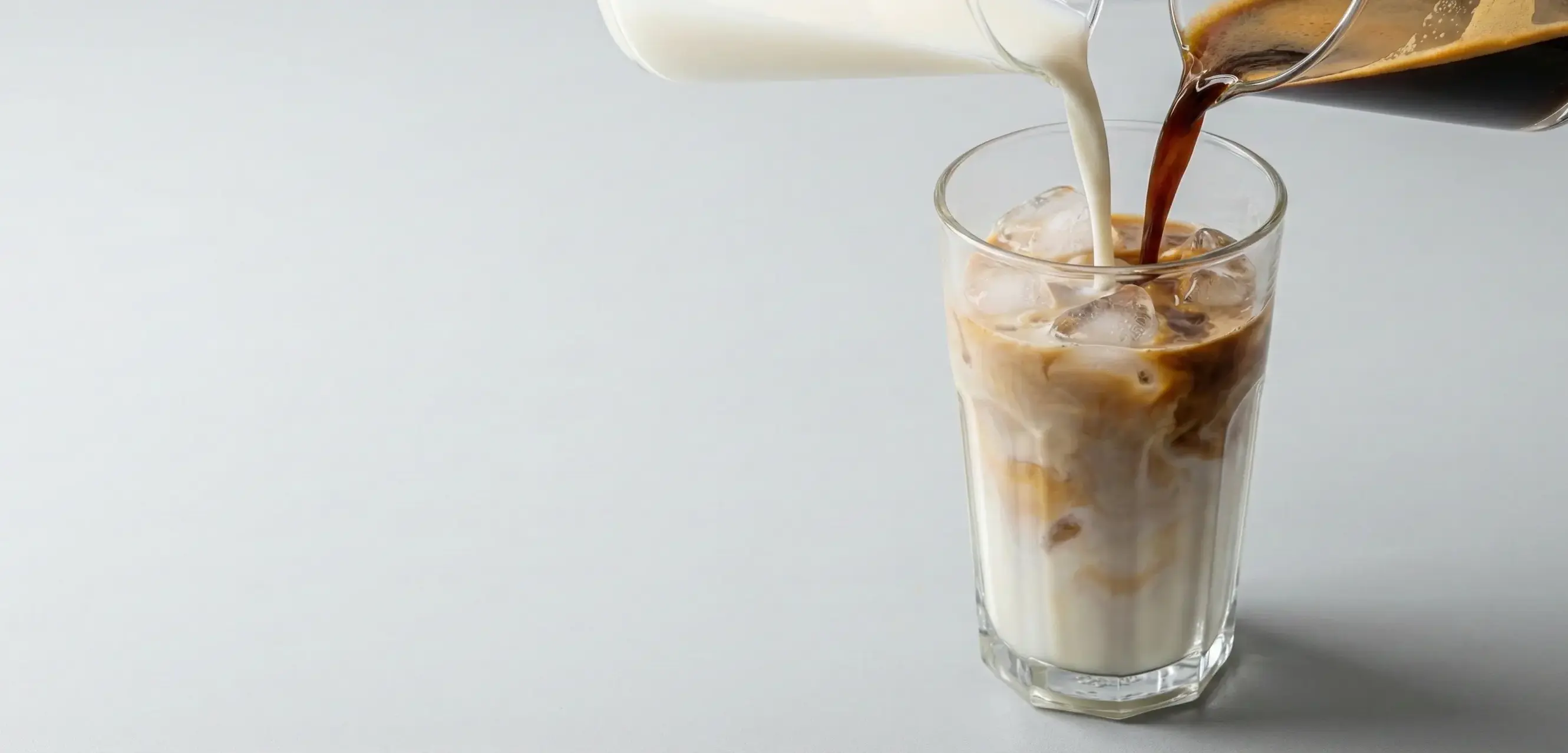 Evde Kahvecilerdeki Gibi Sütlü Soğuk Kahve Tarifi