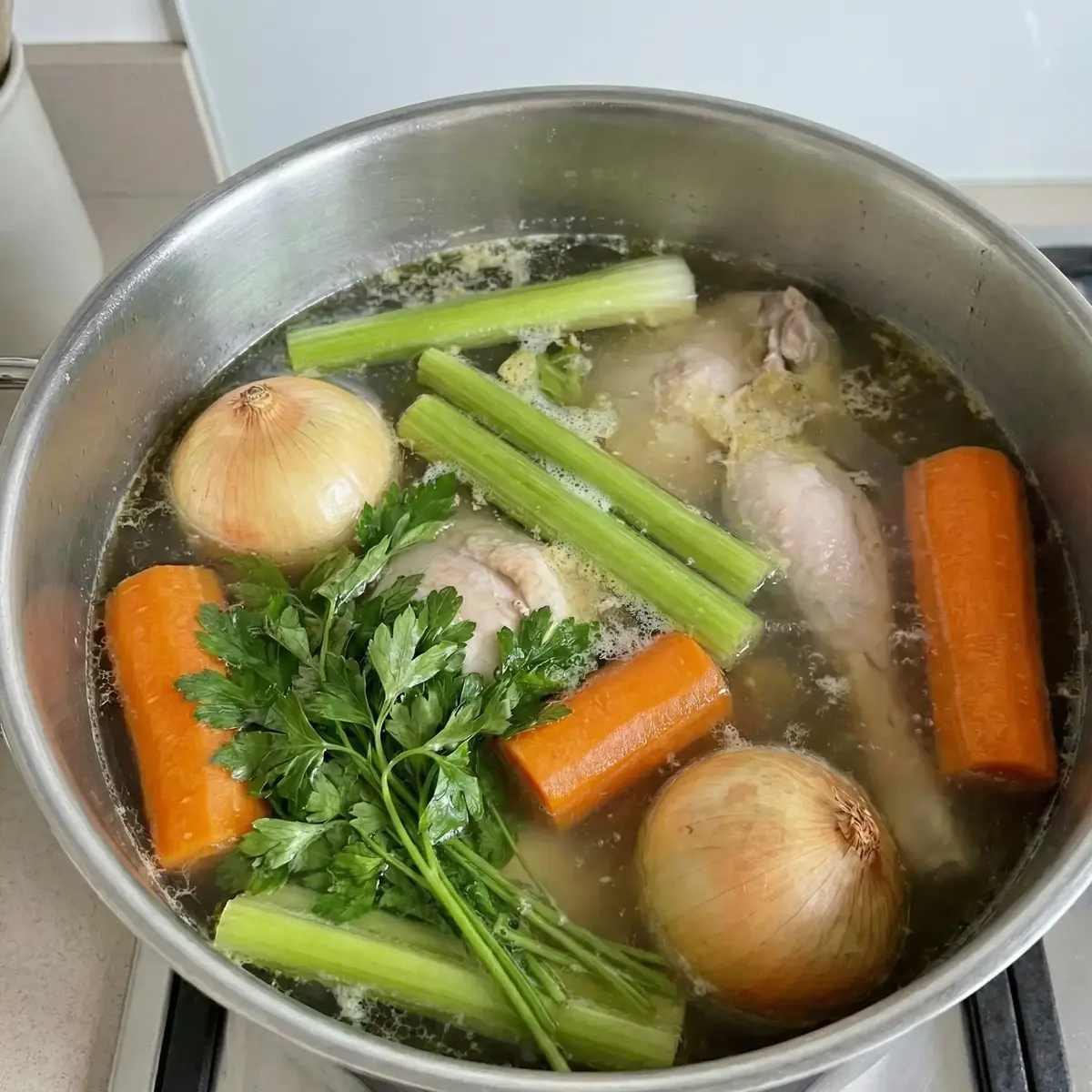 Tavuk Suyu Çorbası