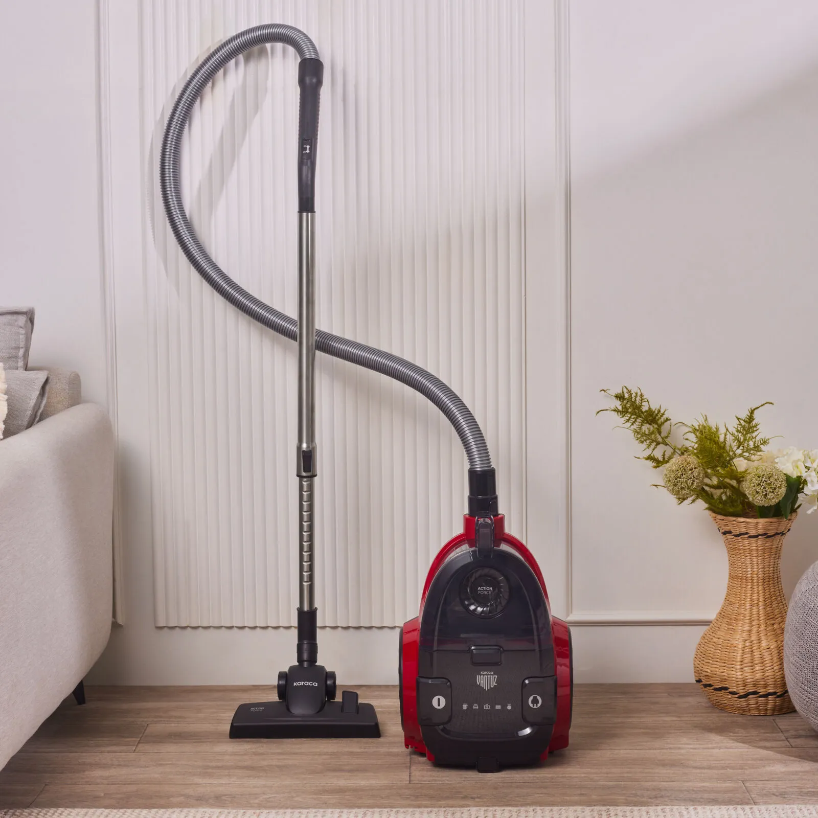 Karaca Vantuz Action Force X10 2 Lt Toz Torbasız Hazneli Elektrikli Süpürge Cherry Red 899 W