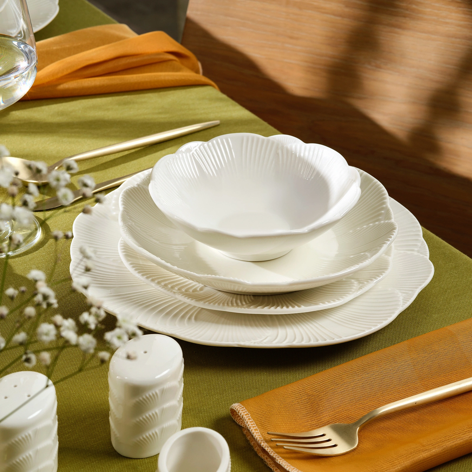 Karaca Stream Bone Floral White 53 Parça 12 Kişilik Yemek Takımı