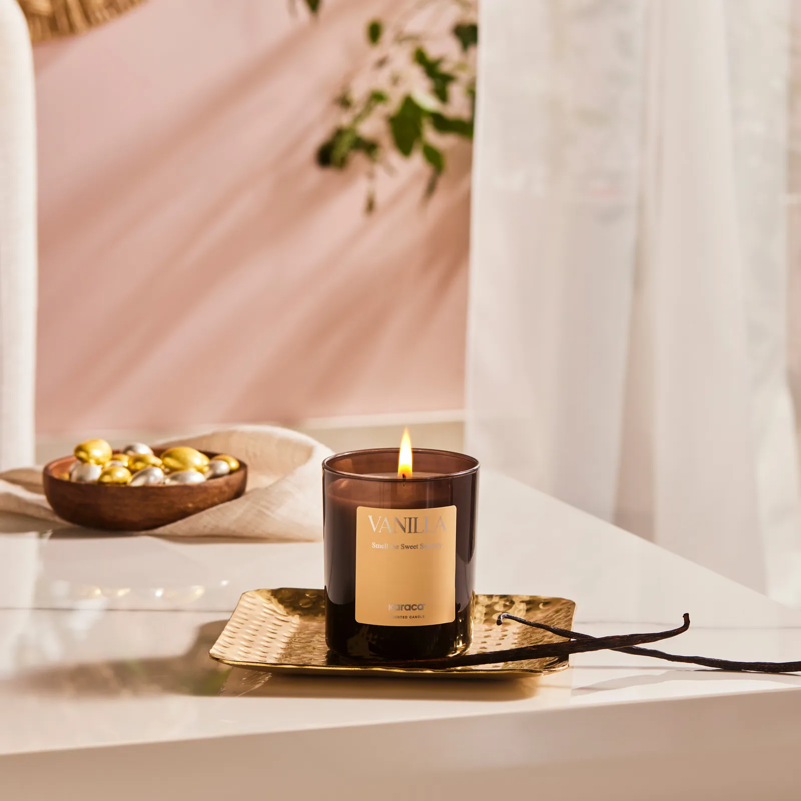 Karaca Smell The Sweet Serenity Black Vanilla Kokulu Mum 190 gr