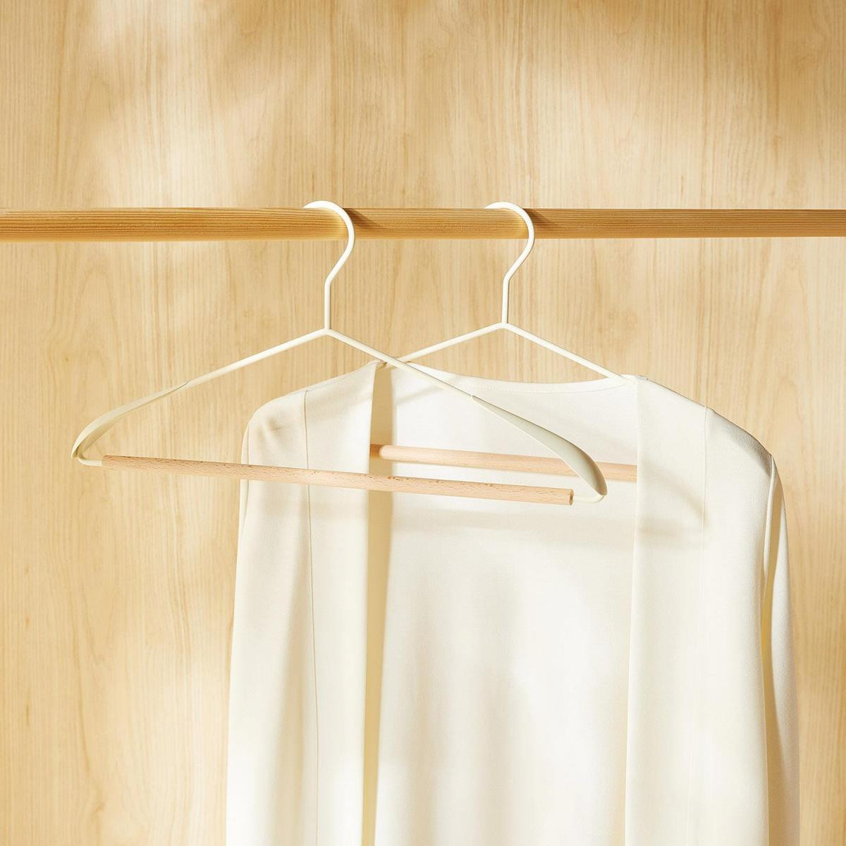 Ocean Home Textile 2'li Ahşap Destekli Omuz Formlu Mat Beyaz Renk Metal Giysi Askısı 21.5 X 42 X 0.5 Cm
