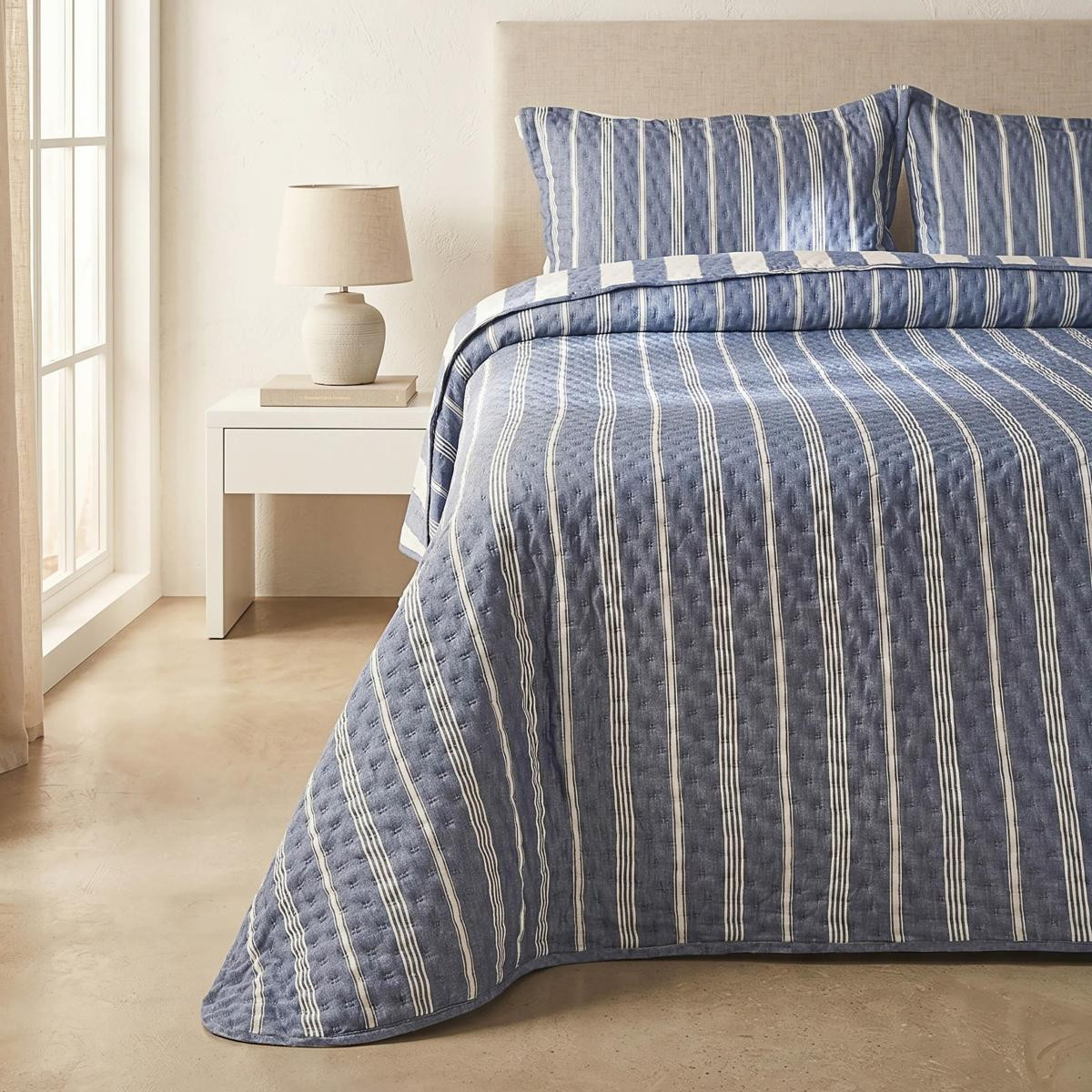 Ocean Home Textile Pamuklu Kapitoneli Lacivert Renk Çizgi Desen Çift Kişilik Yatak Örtüsü Seti 1 Adet 250 X 230 / 2 Adet 50 X 70 C
