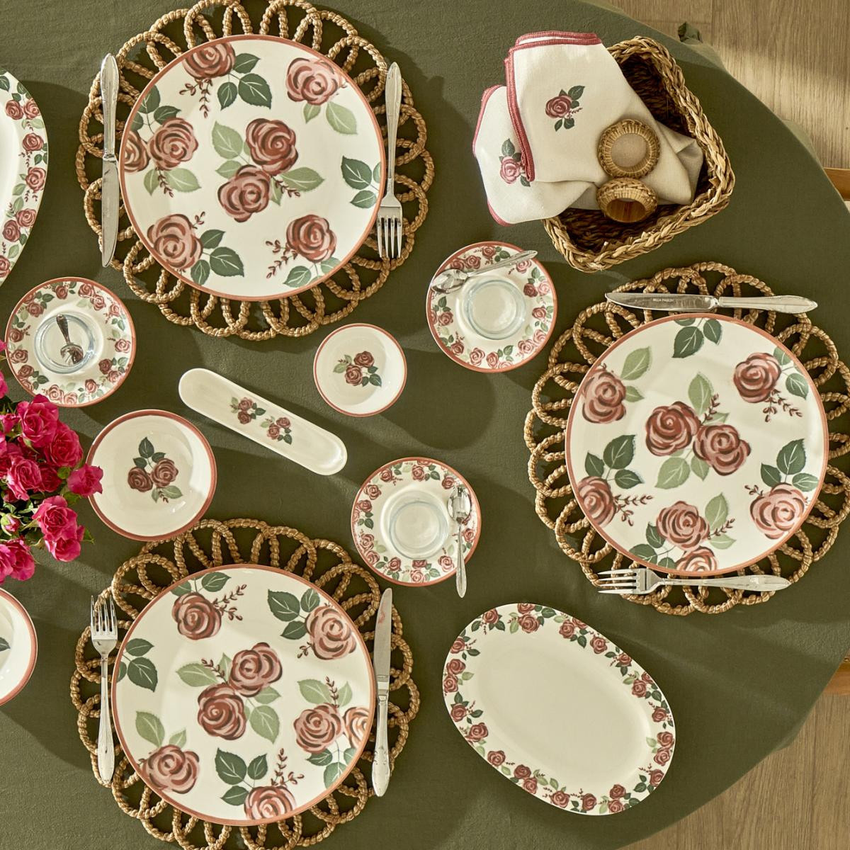 Bella Maison Rose Porselen 26 Parça 6 Kişilik Kahvaltı Takımı Çok Renkli