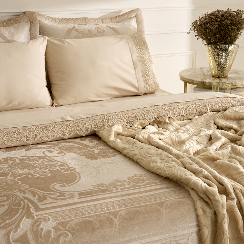 Karaca Home Valeria Queen 8 Parça Çeyiz Seti Gold görseli 2