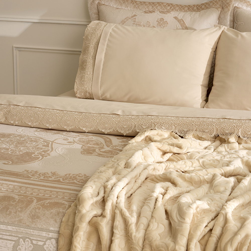 Karaca Home Valeria Queen 8 Parça Çeyiz Seti Gold görseli 3