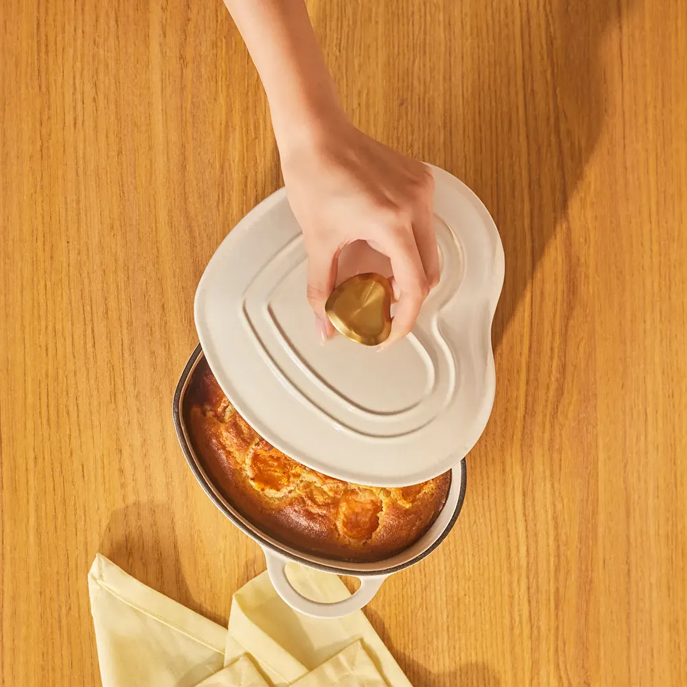 Karaca Love Emayeli Demir Döküm Tencere Beyaz 24 cm thumbnail 2