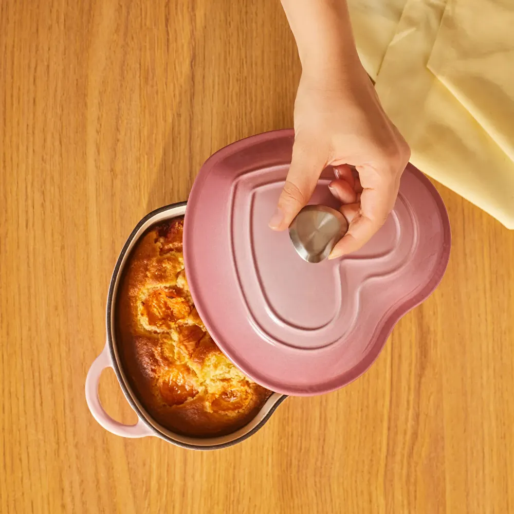 Karaca Love Emayeli Demir Döküm Tencere Pembe 24 cm thumbnail 2