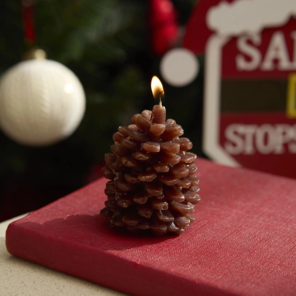Karaca Home New Year Yılbaşı Kozalak Şekilli Mum 5,5x7 cm görseli 1
