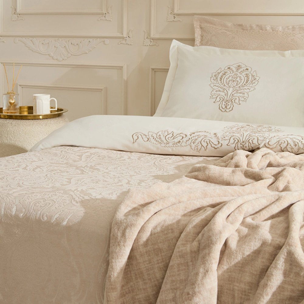 Karaca Home Sevra 8 Parça Private Gold Çeyiz Seti görseli 2