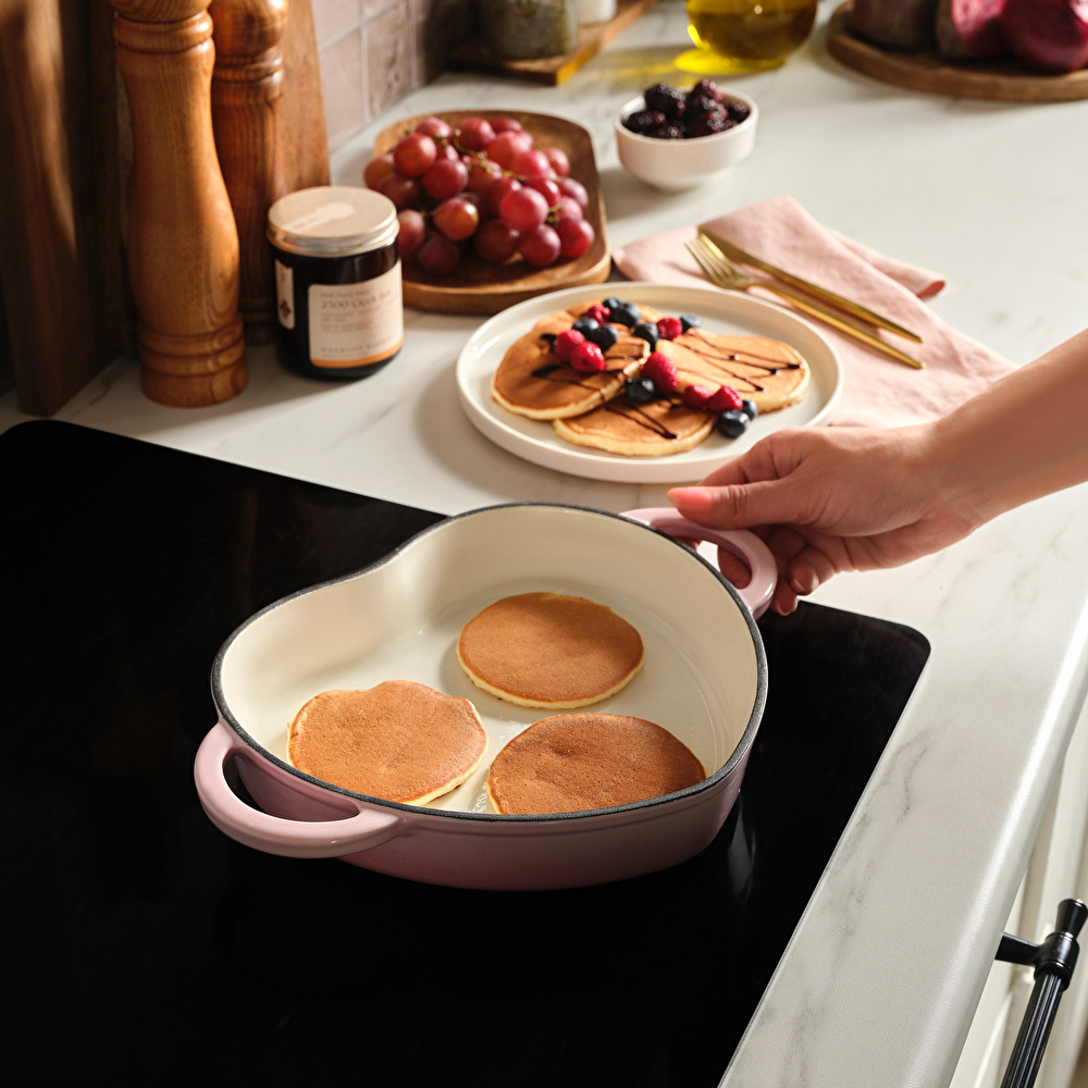 Karaca Love Emayeli Demir Döküm Sahan 20 cm thumbnail 4