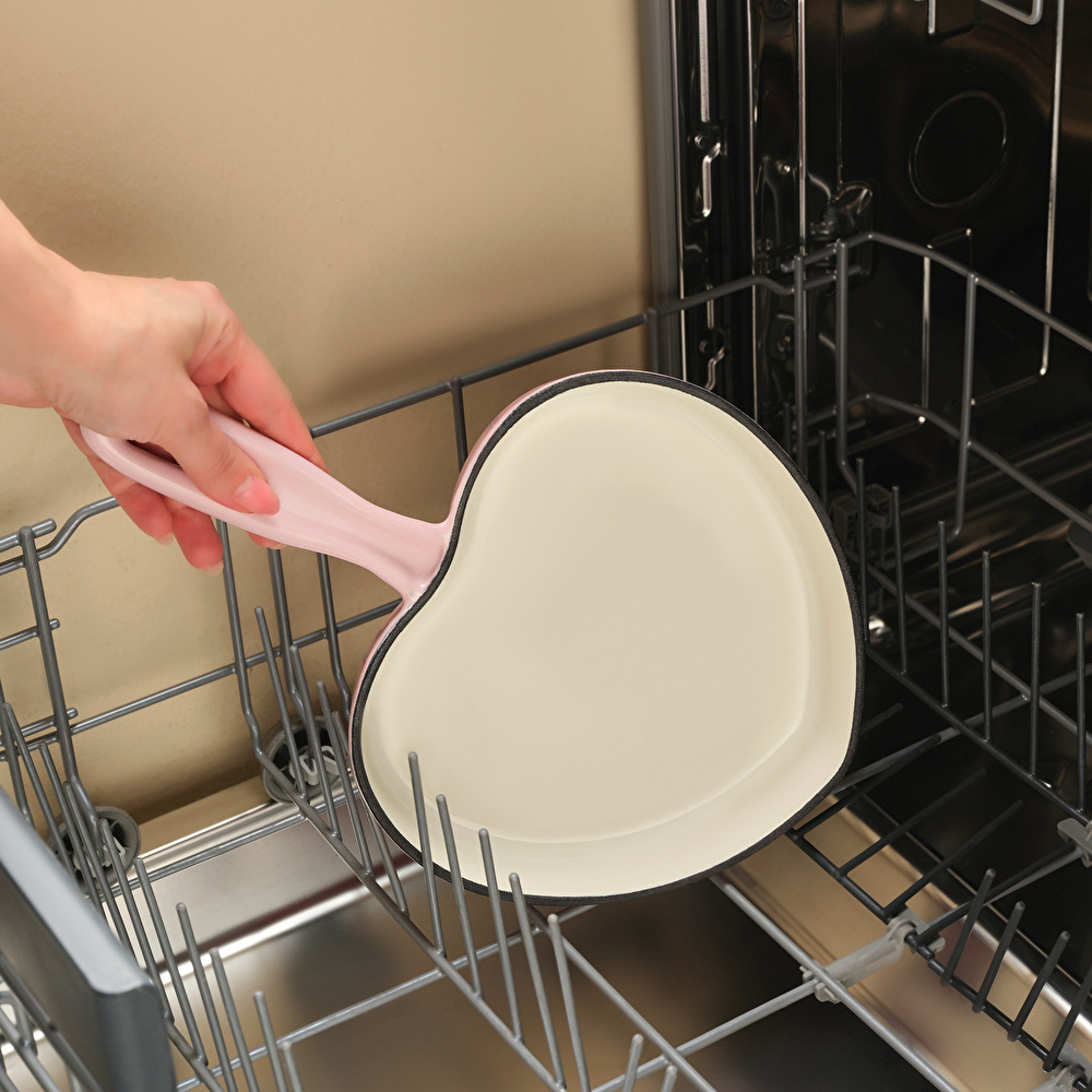 Karaca Love Emayeli Demir Döküm Tava 20 cm thumbnail 4