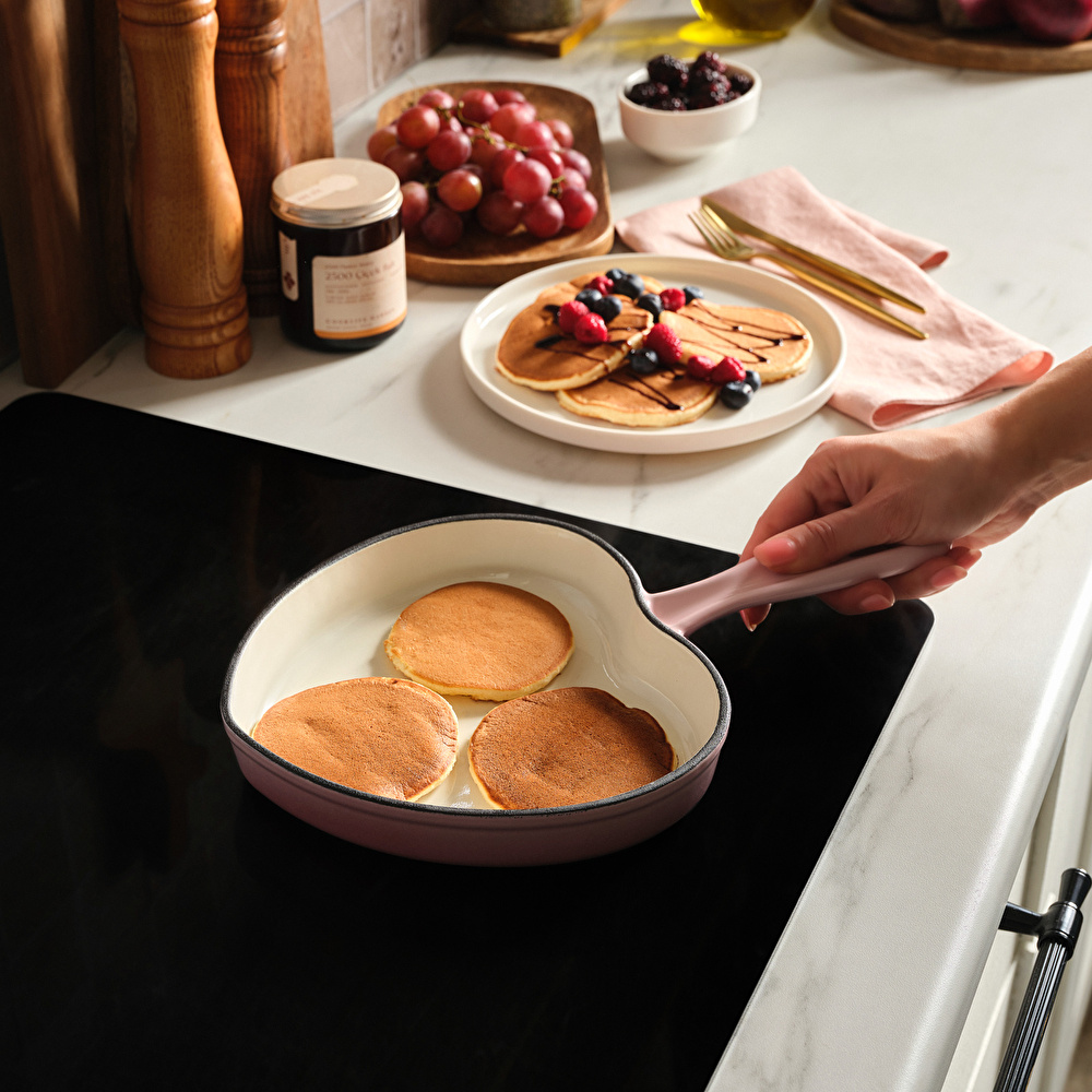 Karaca Love Emayeli Demir Döküm Tava 20 cm thumbnail 2