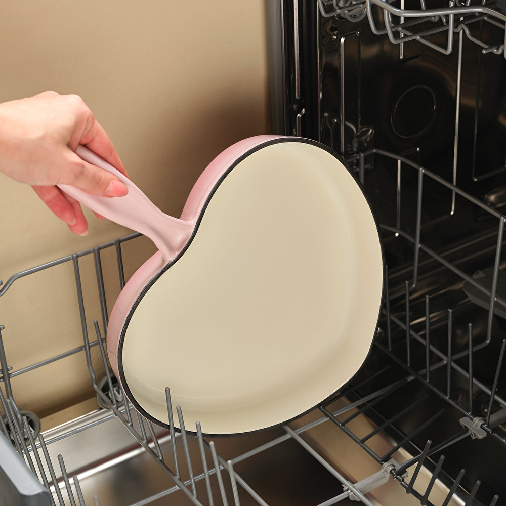 Karaca Love Emayeli Demir Döküm Tava 26 cm thumbnail 4