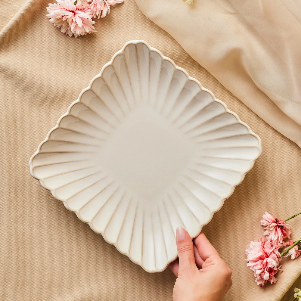 Karaca Daisy Kare Çukur Tabak 22,5 cm görseli 5