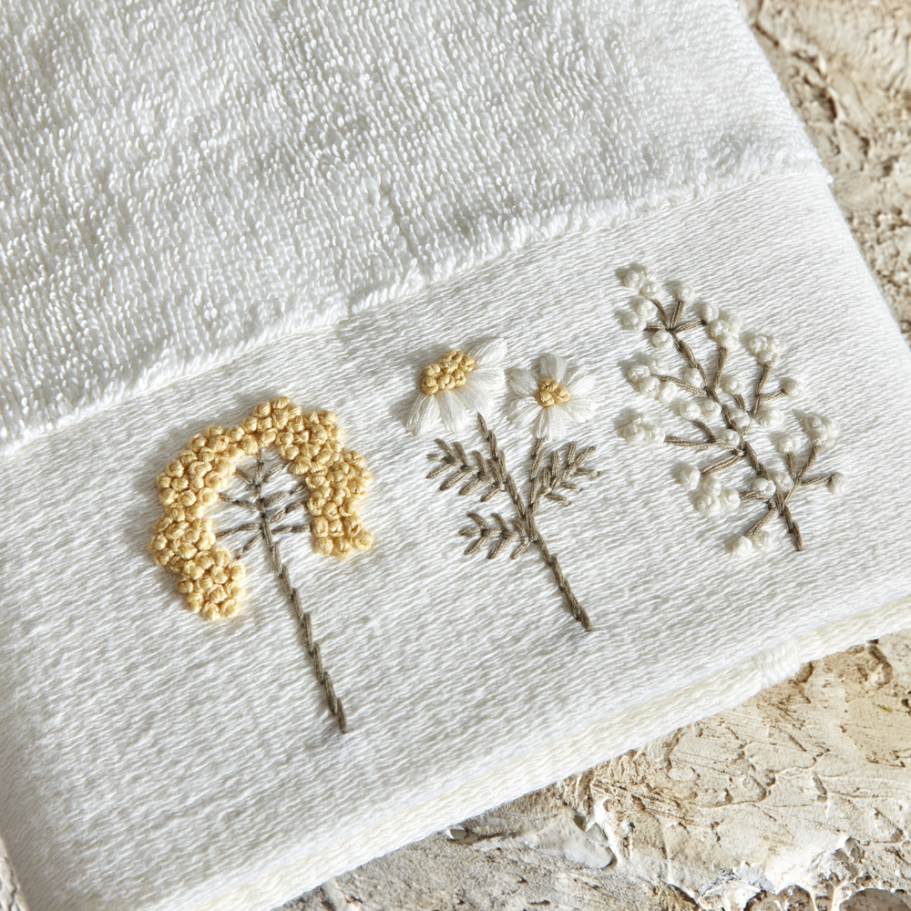 Karaca Home Comfort Touch Nakışlı %100 Pamuk Havlu Beyaz görseli 2