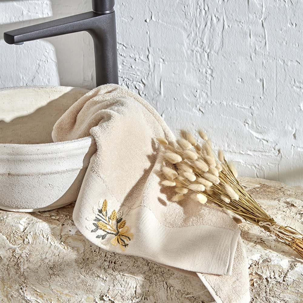 Karaca Home Comfort Touch Nakıslı%100 Pamuk Bej Havlu 50x90 Cm  görseli 1