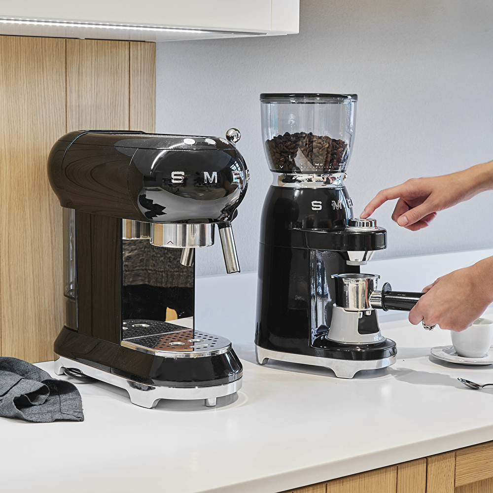 Smeg Espresso Kahve Makinesi Black Ecf01bleu görseli 2