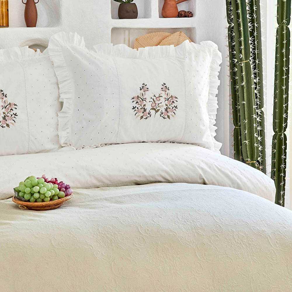 Karaca Home Garden Yeşil Çift Kişilik Nakışlı Nevresim Pike Set görseli 2