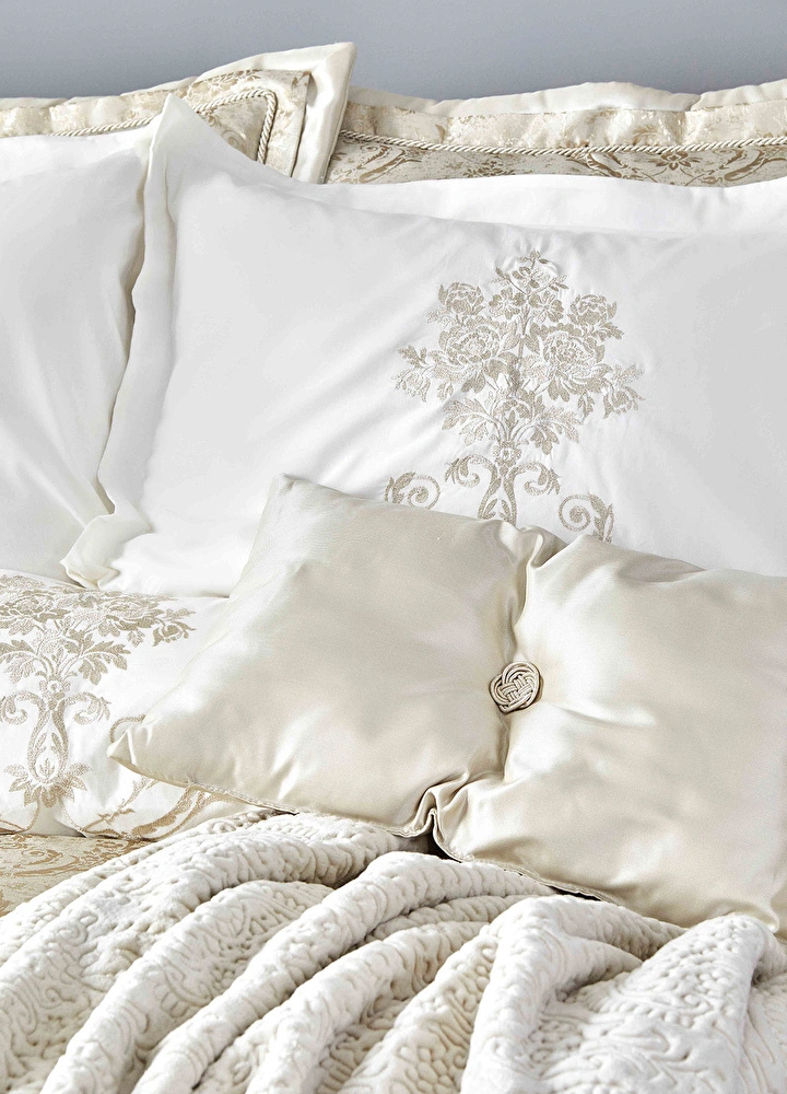 Karaca Home Mihrimah Gold King 11 Parça Çeyiz Seti görseli 2