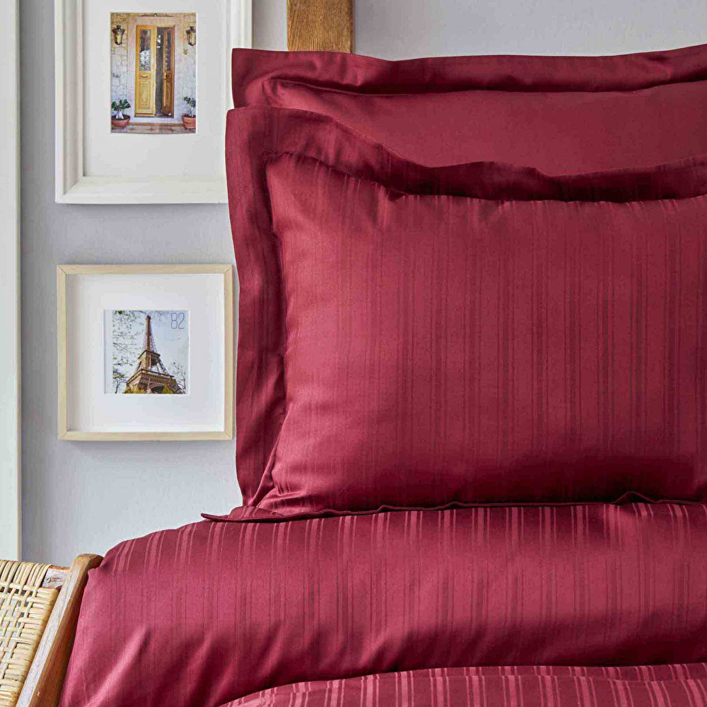 Karaca Home Mag Charm Bold Bordo %100 Pamuk Saten Yastık Kılıfı 50x70 cm görseli 1