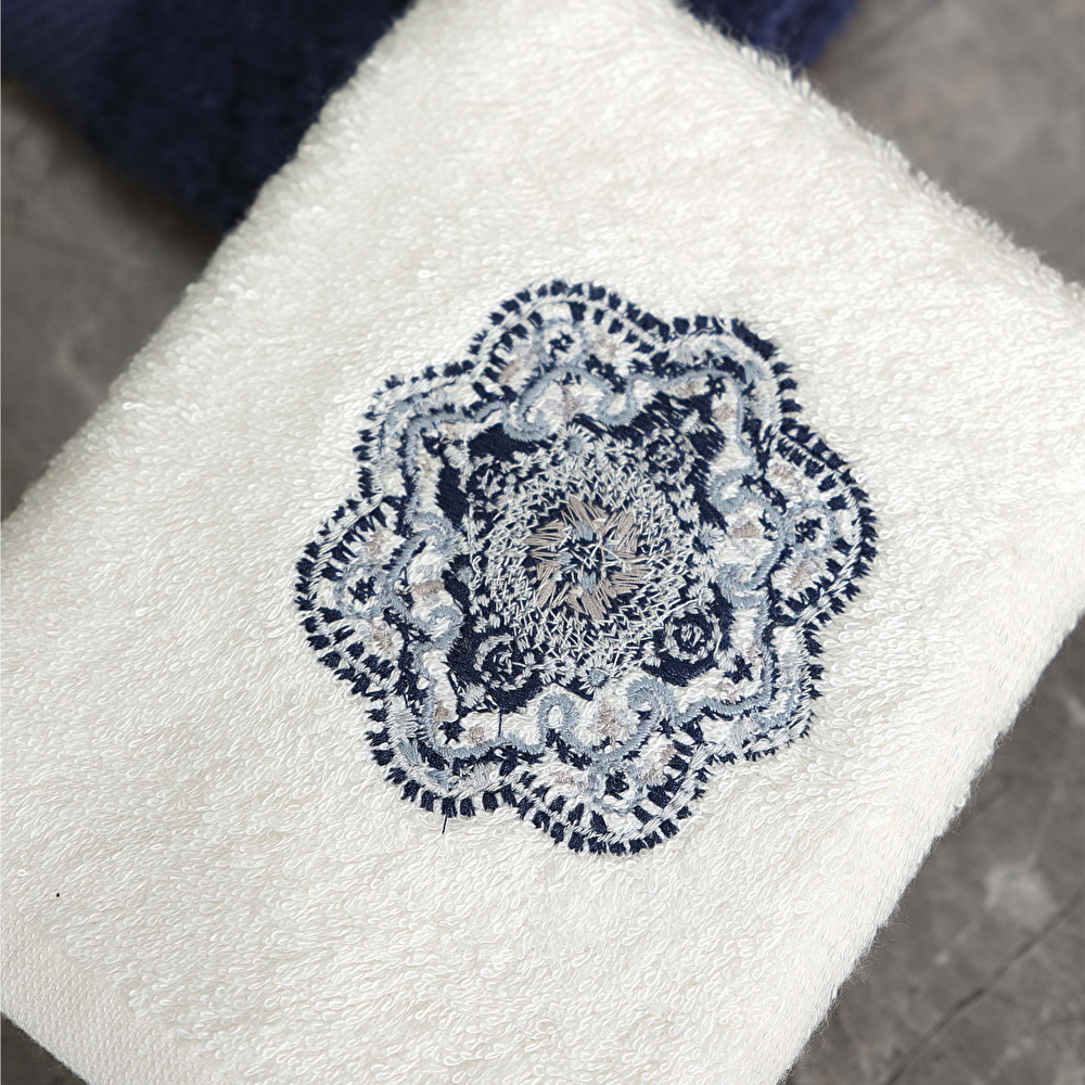 Karaca Home Cleto Off White - İndigo Bambu Pamuk Nakışlı 4'lü Havlu Seti görseli 2