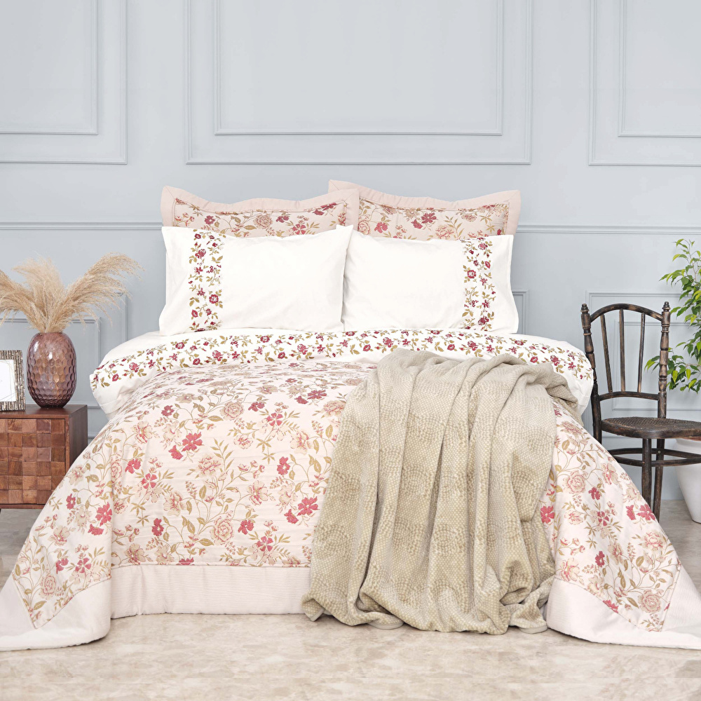Karaca Home Flora Kırmızı 8 Parça Çeyiz Seti görseli 1