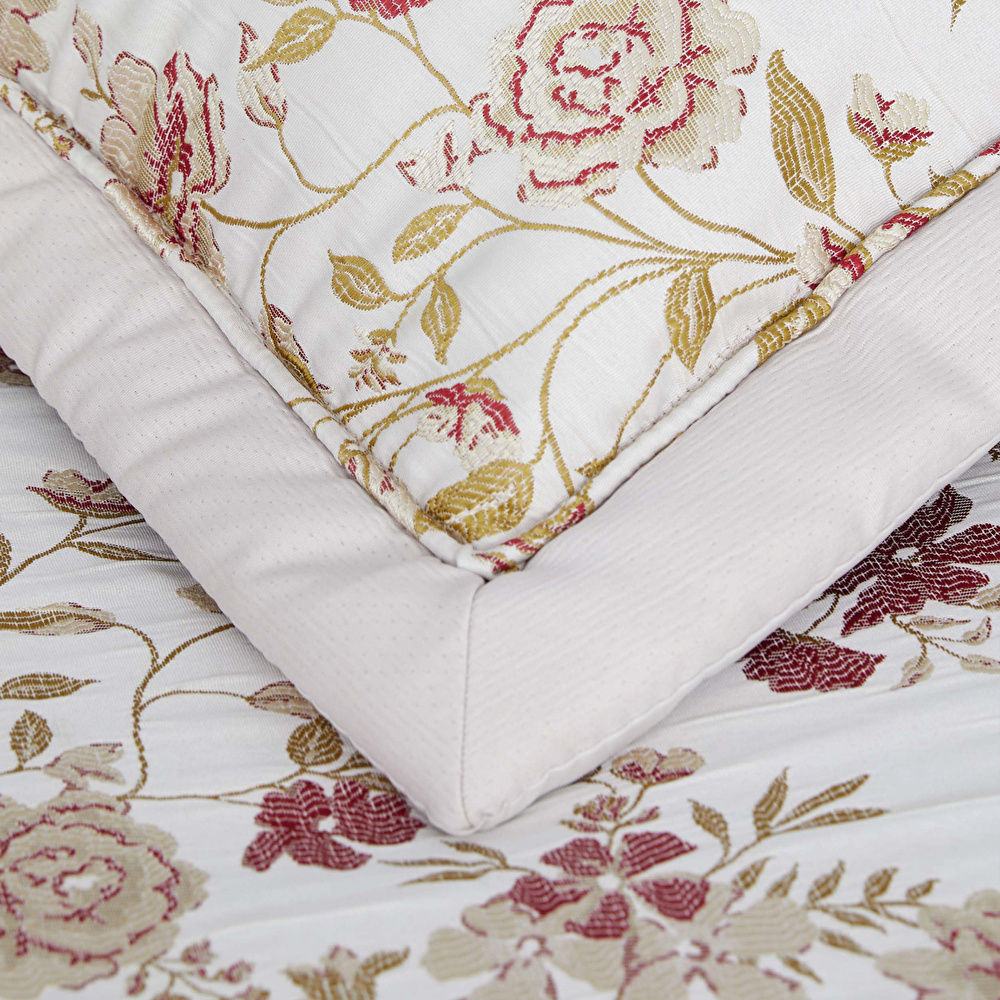 Karaca Home Flora Kırmızı 8 Parça Çeyiz Seti görseli 3