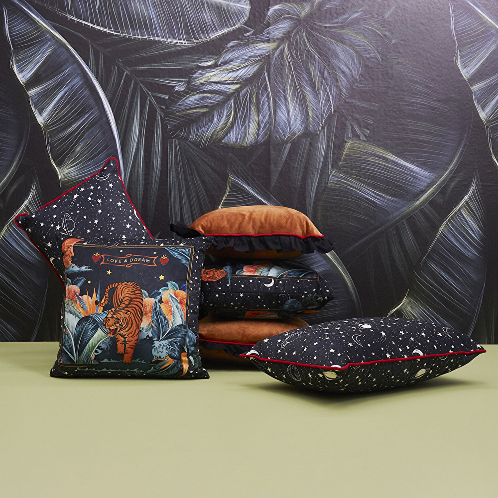 Karaca Home x 2Wins Love and Dream Tiger Baskılı Kırlent görseli 3