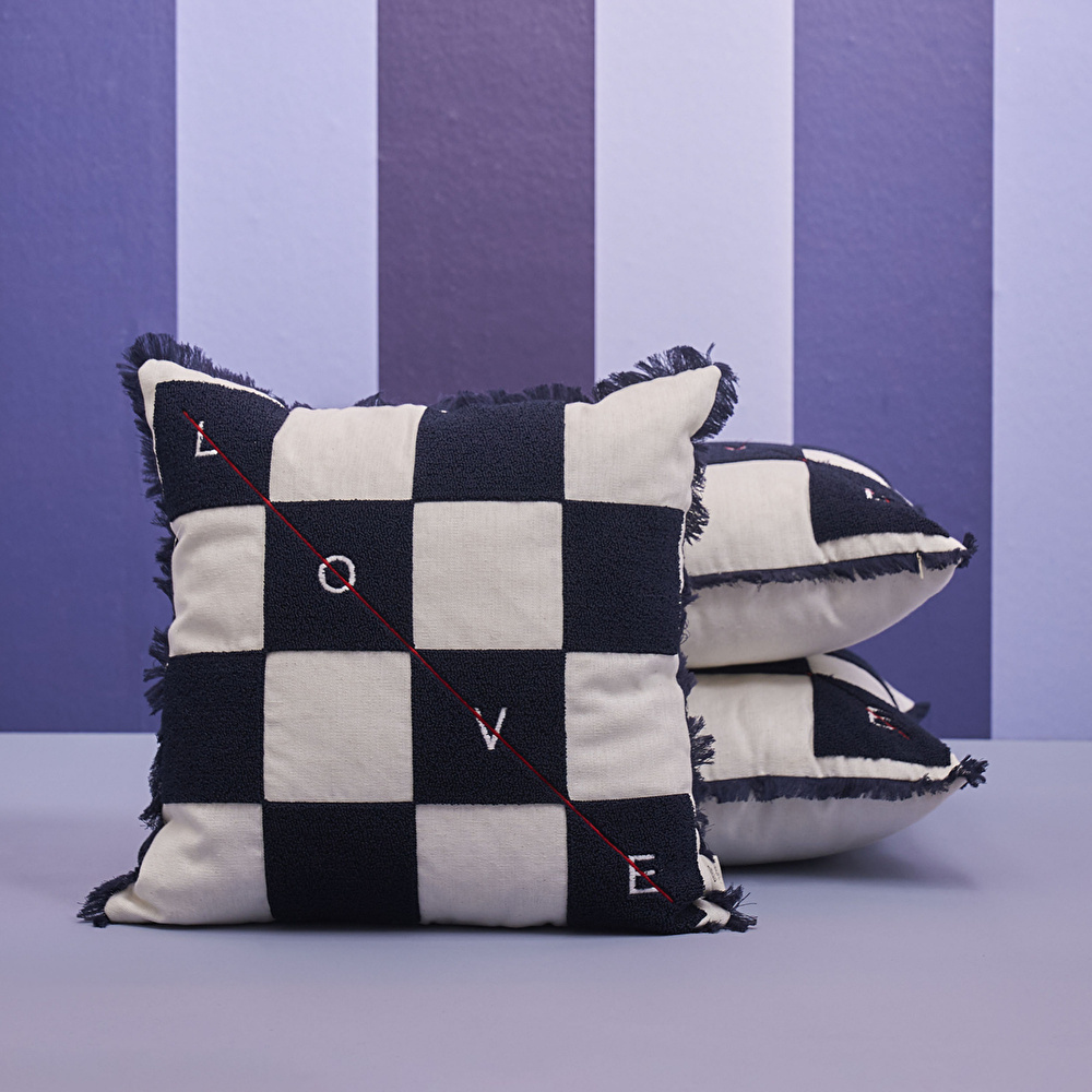 Karaca Home x 2Wins Initial Love Nakışlı Kırlent görseli 3