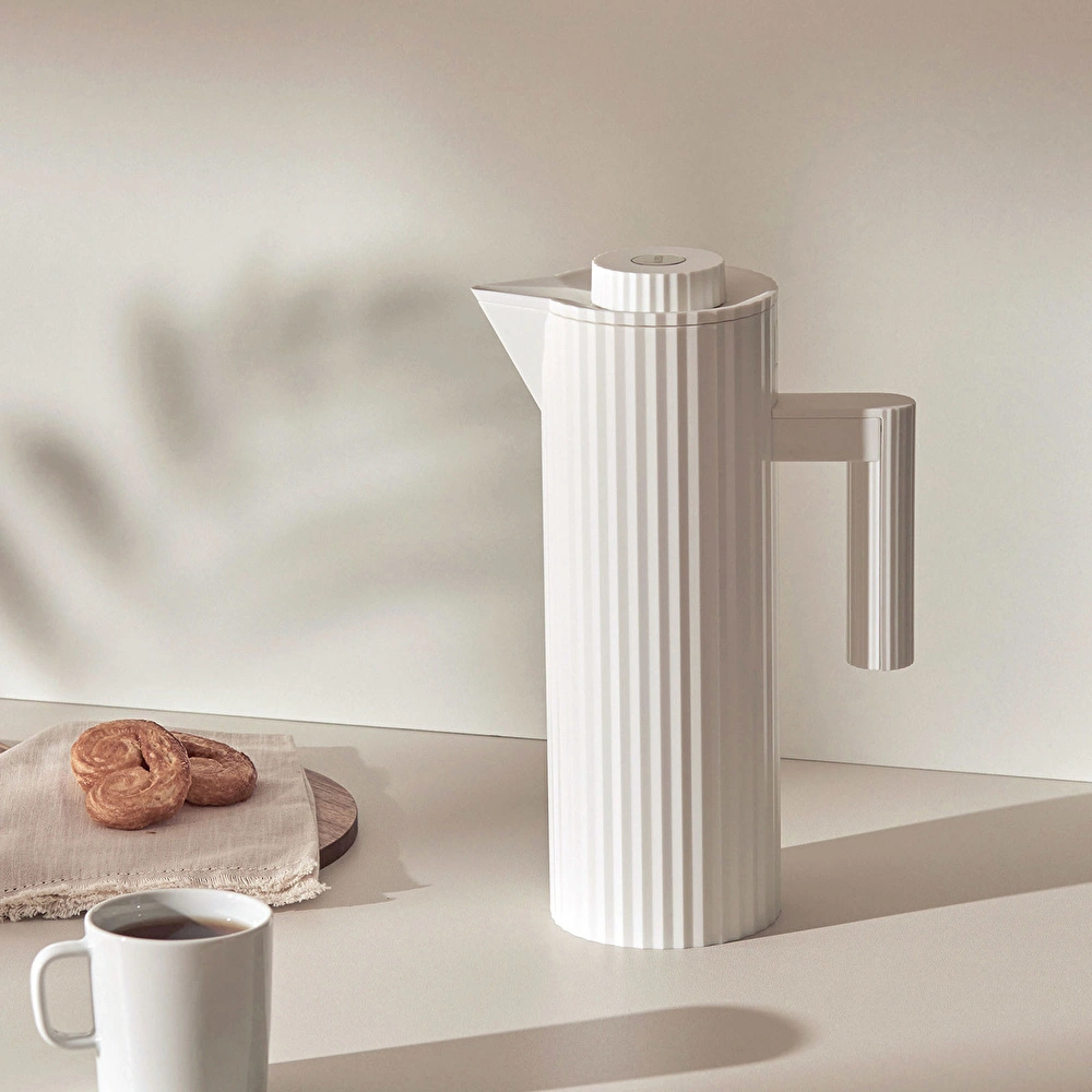 Alessi Plisse Isı Yalıtımlı Sürahi 1 L Beyaz görseli 1