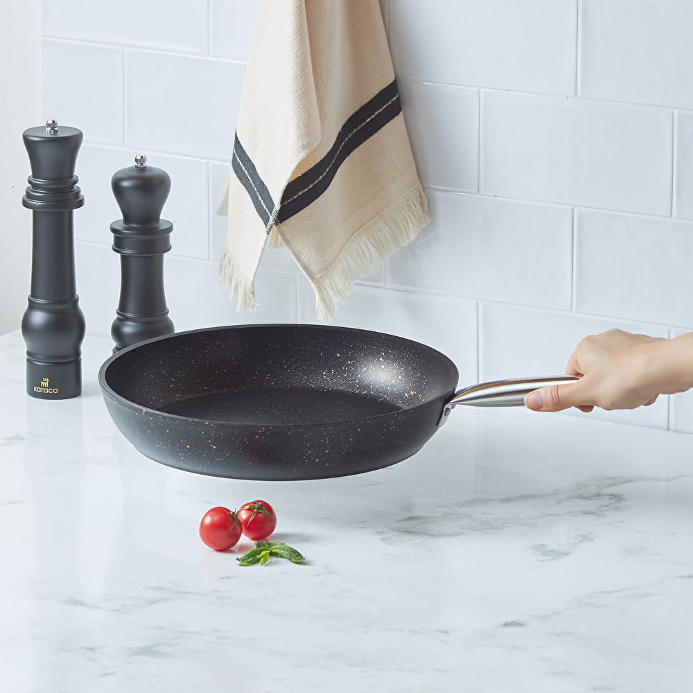 Karaca Biogranit Avanos Black Gold Tava 30 Cm Siyah görseli 2