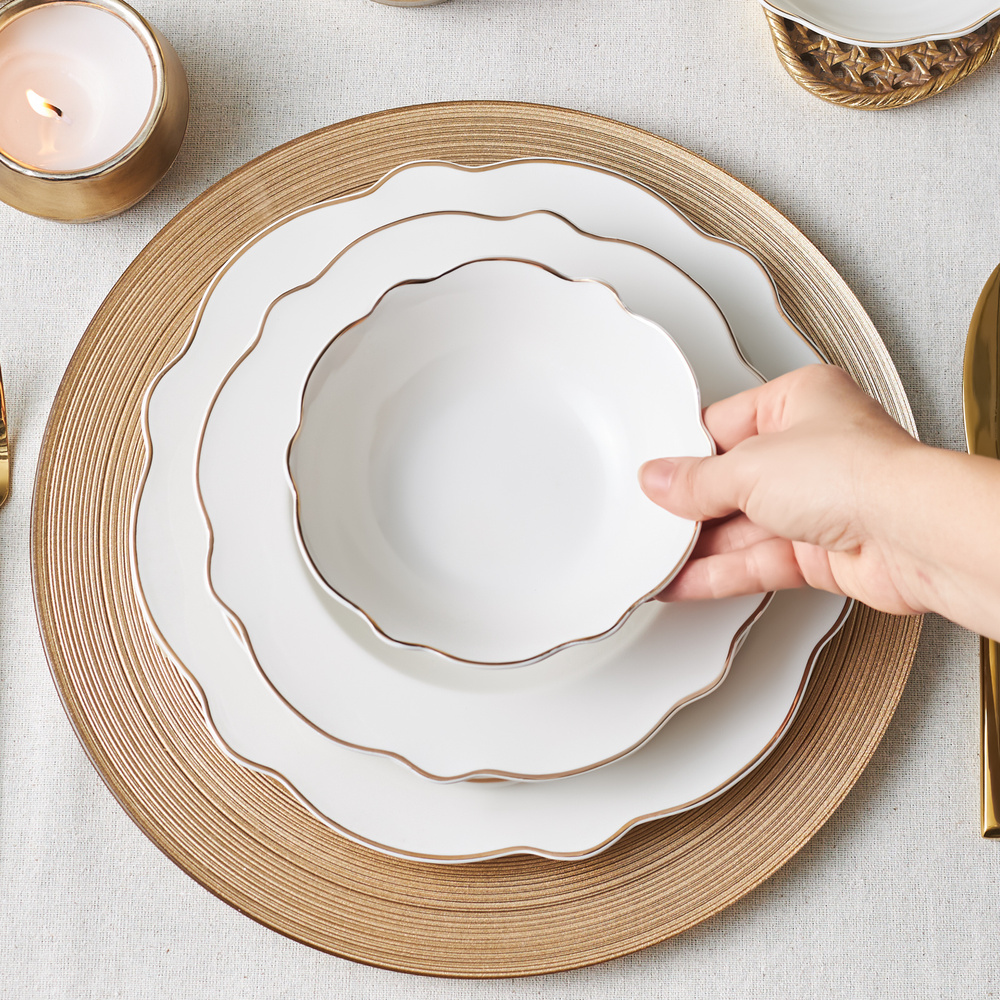 Karaca Daisy Gold Wave Shape 24 Parça 6 Kişilik Porselen Yemek Takımı görseli 3