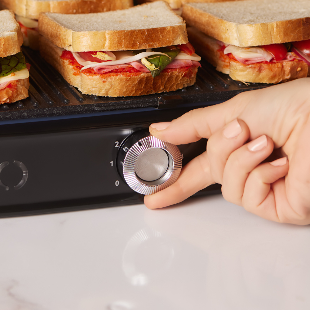 Karaca Gastro Grill Glass Premium 6 Dilim Kapasiteli Döküm Tost ve Izgara Makinesi Ocean Wave 2400W  görseli 3