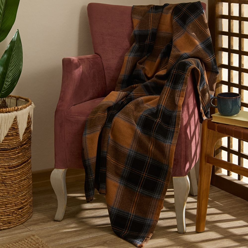 Karaca Home Flanel Throw Tv Battaniyesi Siyah/Turuncu görseli 1