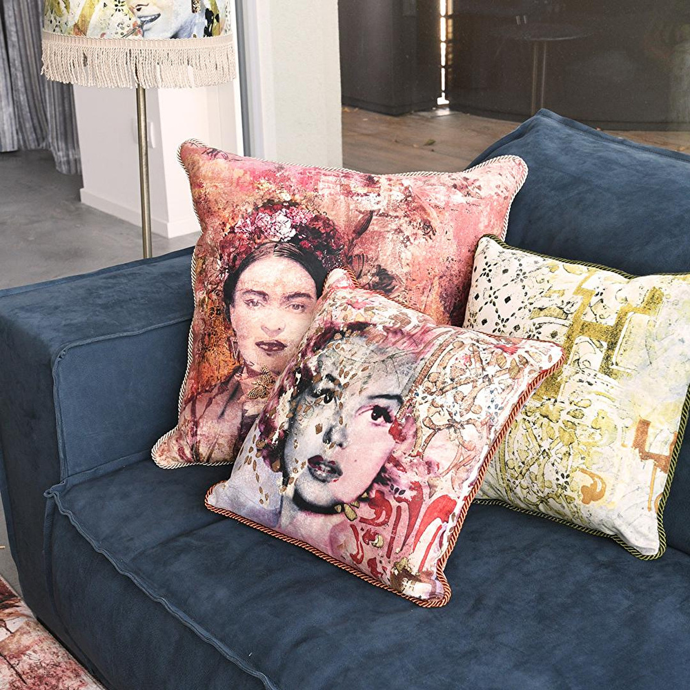 Baci Milano Memories Marilyn Kadife Yastık 45 cm x 45 cm  görseli 1