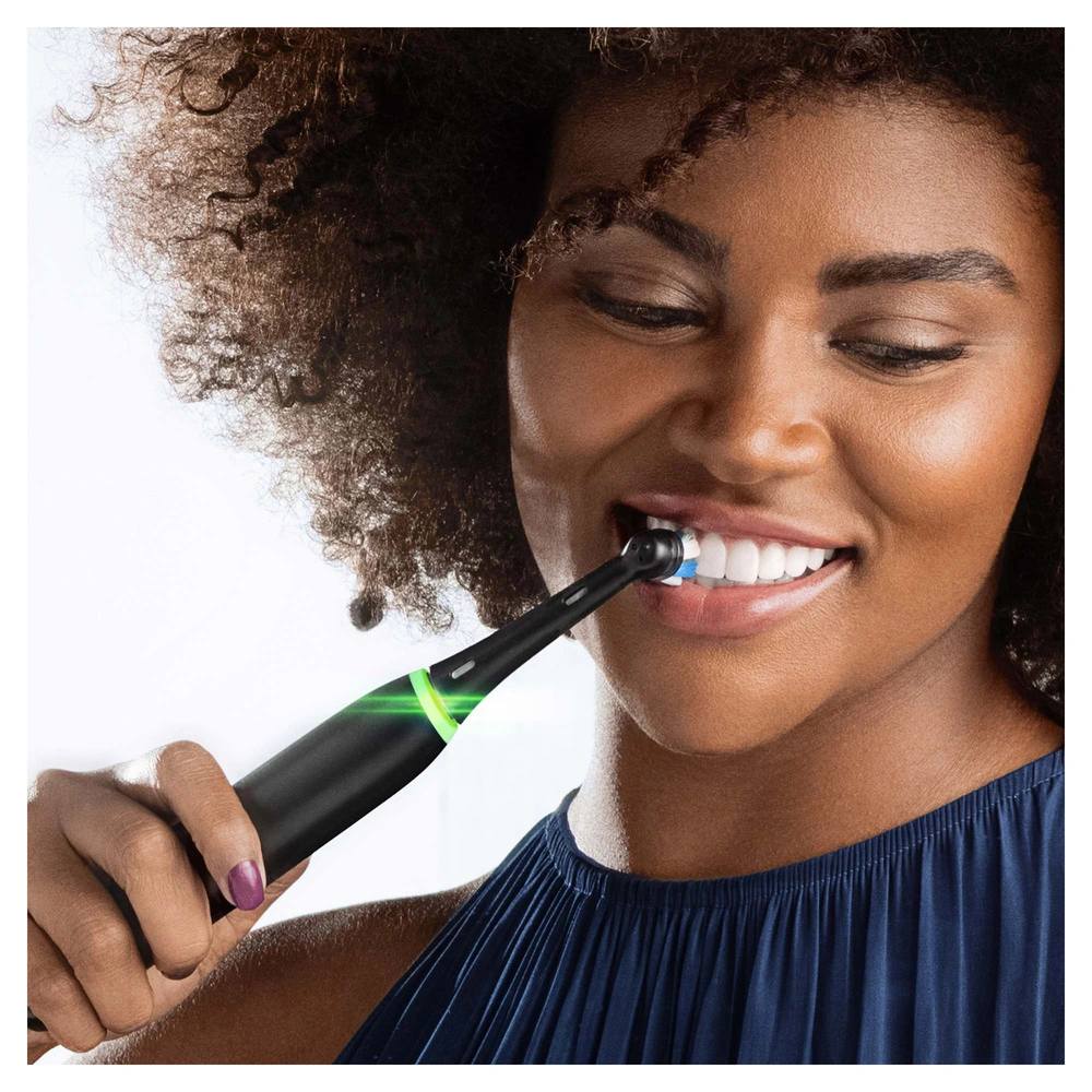 Oral B iO 5 Şarjlı Diş Fırçası Seti 2'li Mat Siyah / Beyaz görseli 6