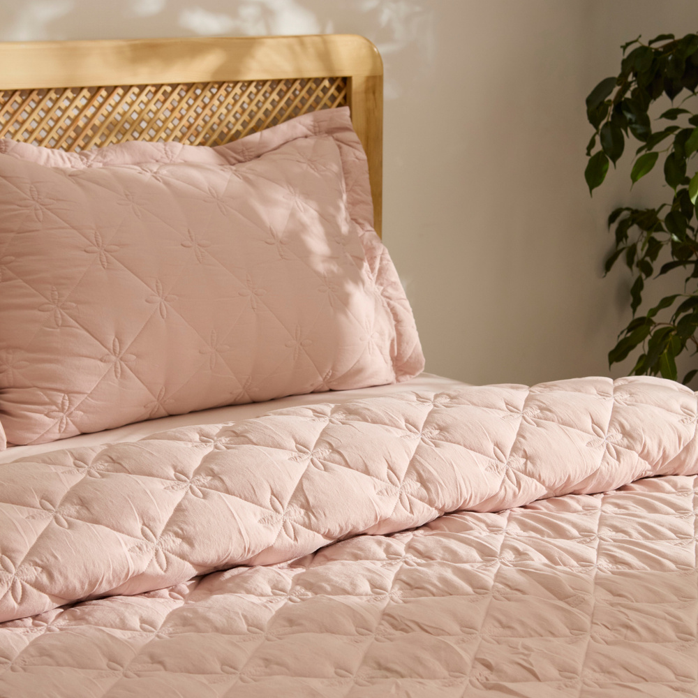 Kaşmir Home Lilly Çiçekli Çift Kişilik Yatak Örtüsü Takımı Pudra görseli 6