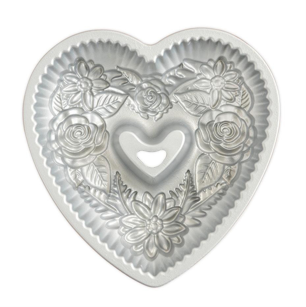 Nordicware Çiçekli Kalp Bundt Kek Kalıbı görseli 3