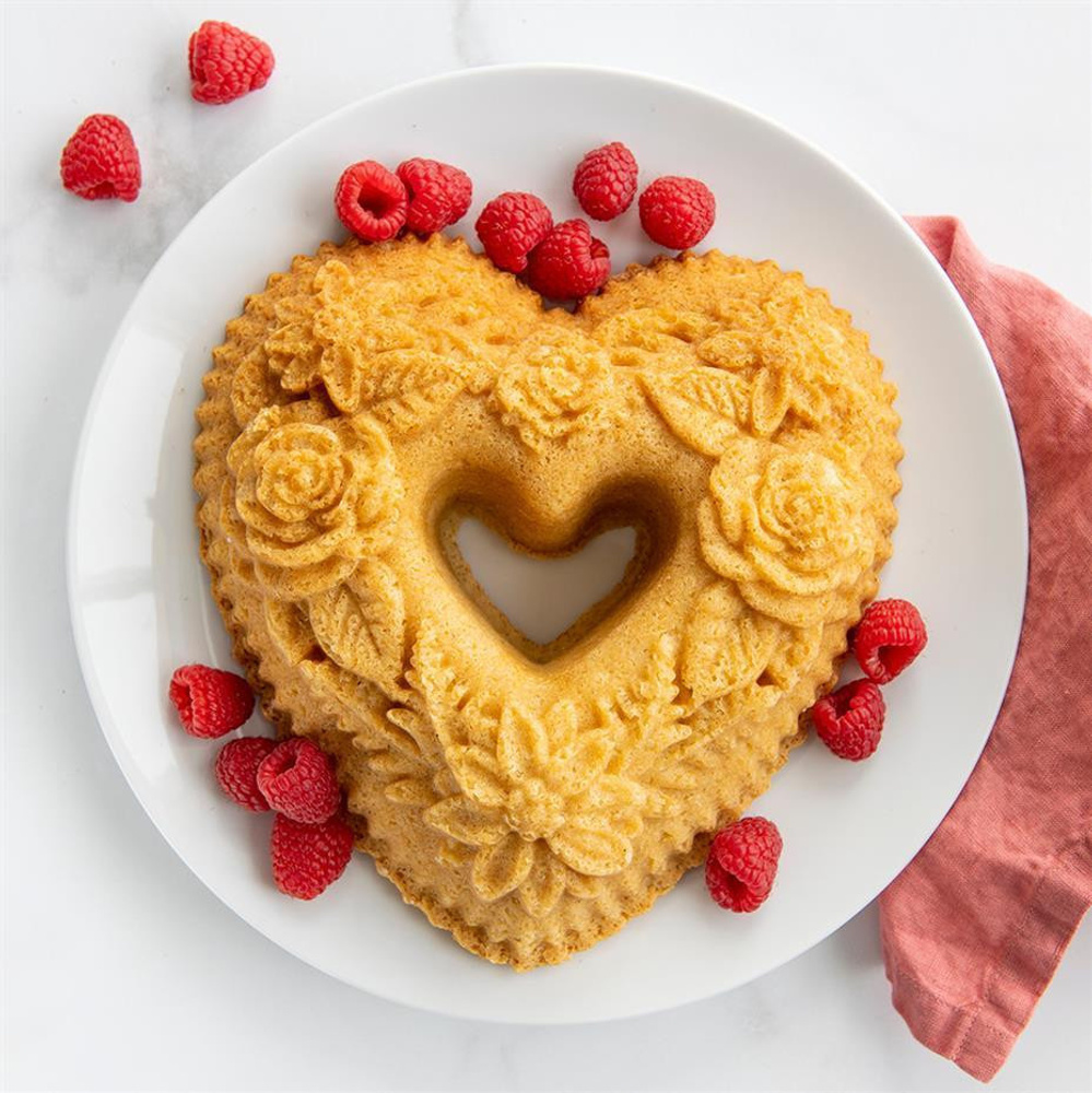 Nordicware Çiçekli Kalp Bundt Kek Kalıbı görseli 4