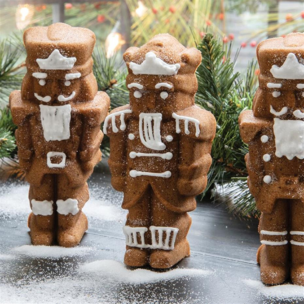 Nordicware Nutcracker Mini Kek Kalıbı Platin görseli 4