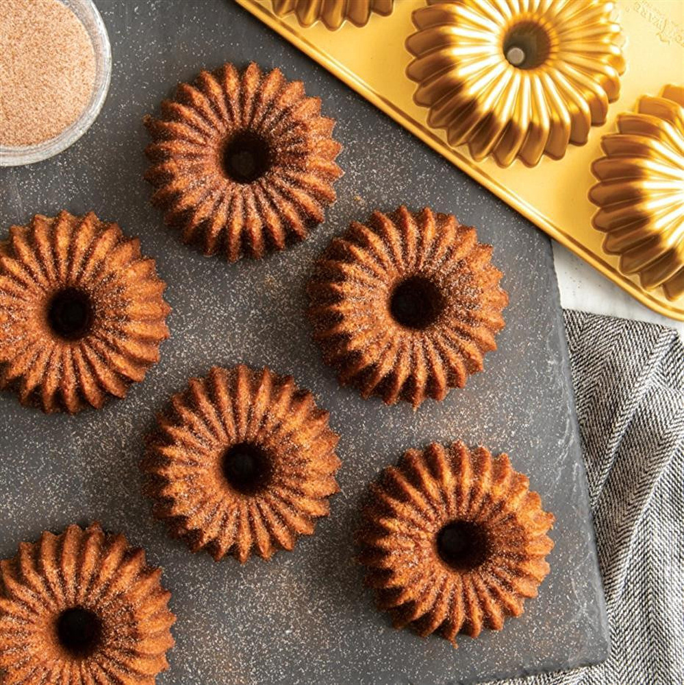 Nordicware 6´lı Mini Brilliance Kek Kalıbı Altın görseli 3