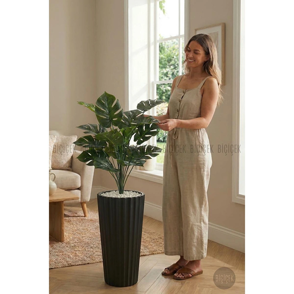 Biçiçek 130 Cm Monstera Bi̇tki̇si̇ Si̇yah Li̇lyum Saksida görseli 2